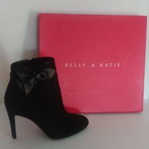 Kelly & Katie Kolkas Bootie In Black W/Bow Detail
